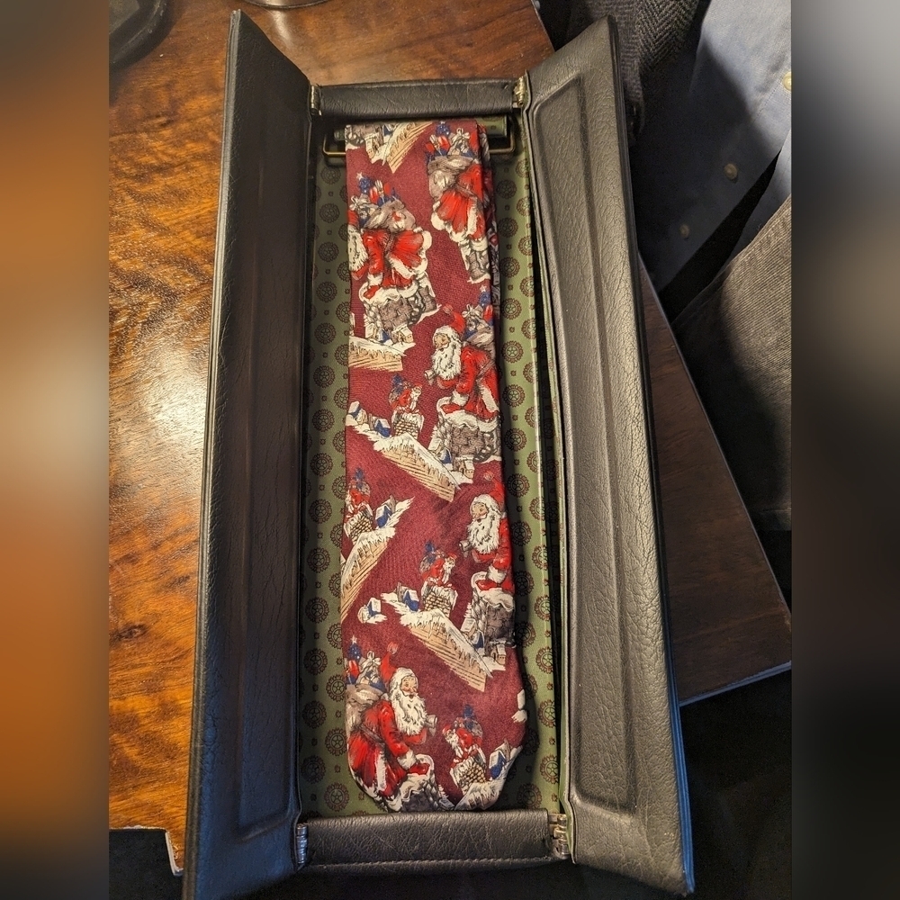 Vintage Men's Tie Travel, faux leather. Satin inside with extra pocket.